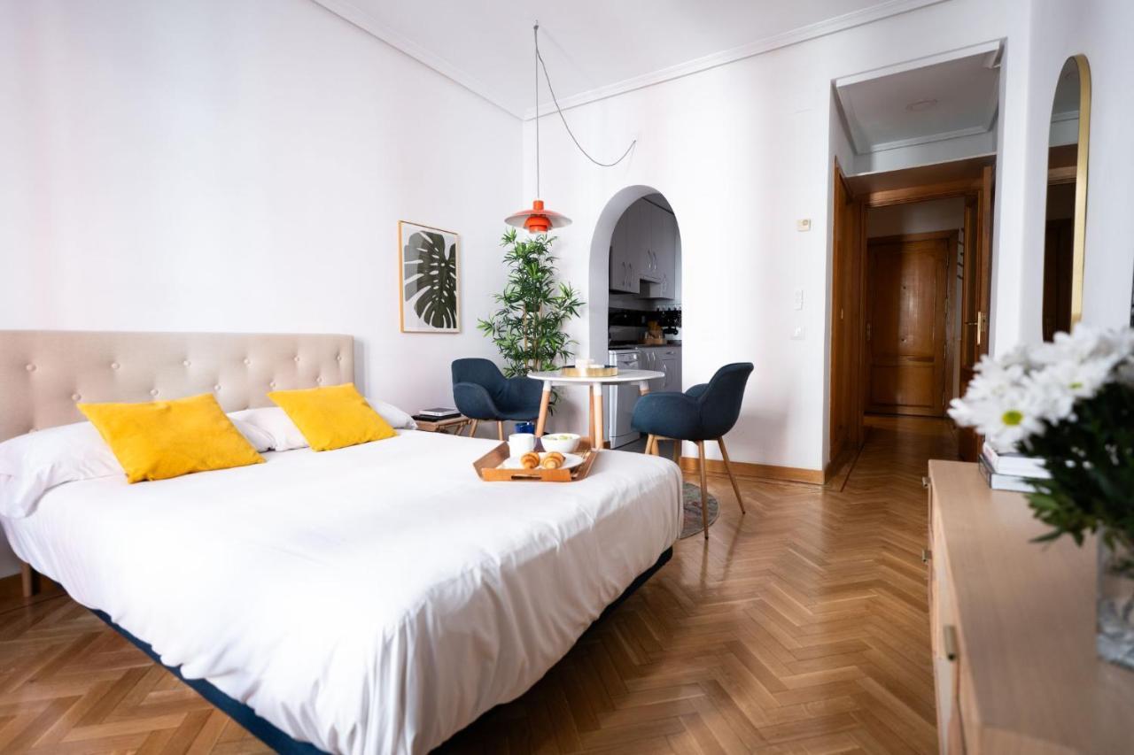 Estudio Calle Del Barquillo Madrid Buitenkant foto