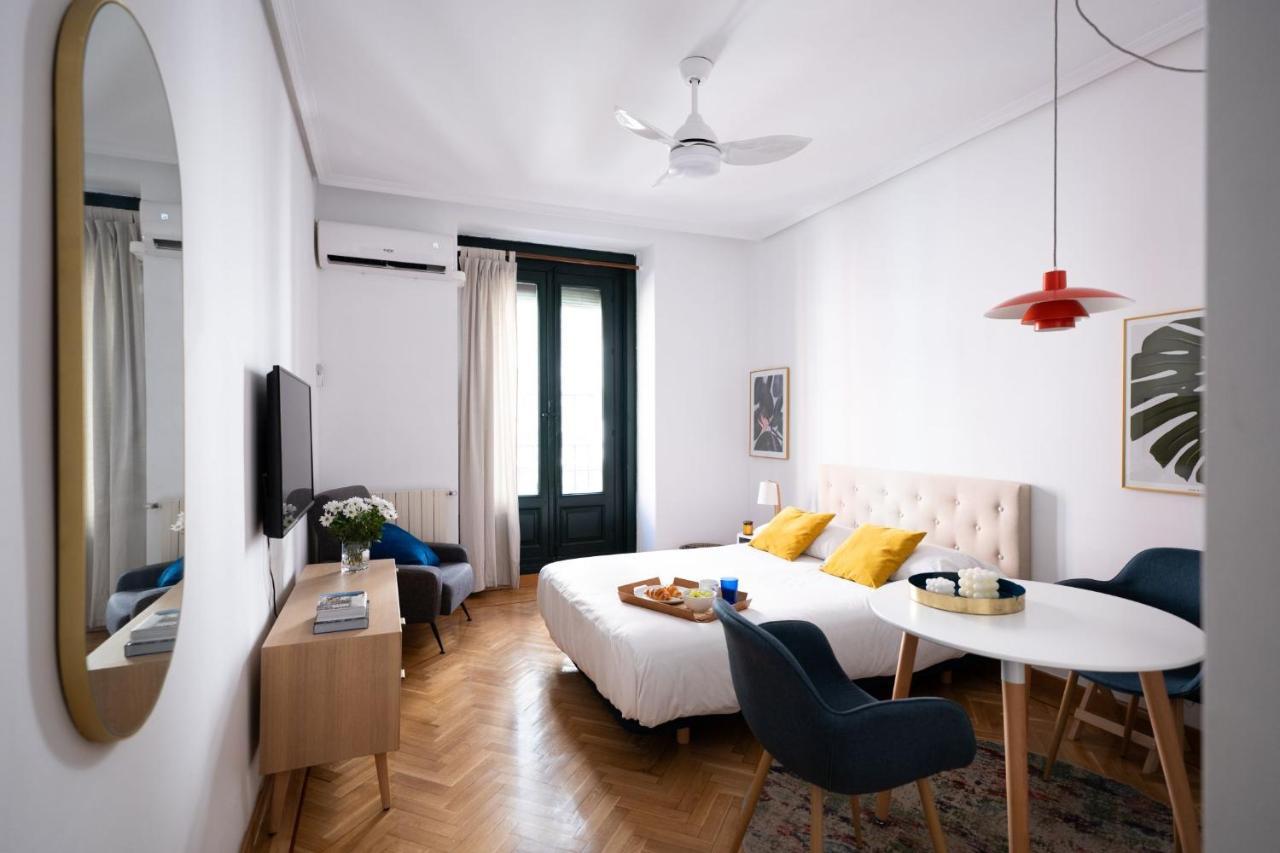 Estudio Calle Del Barquillo Madrid Buitenkant foto